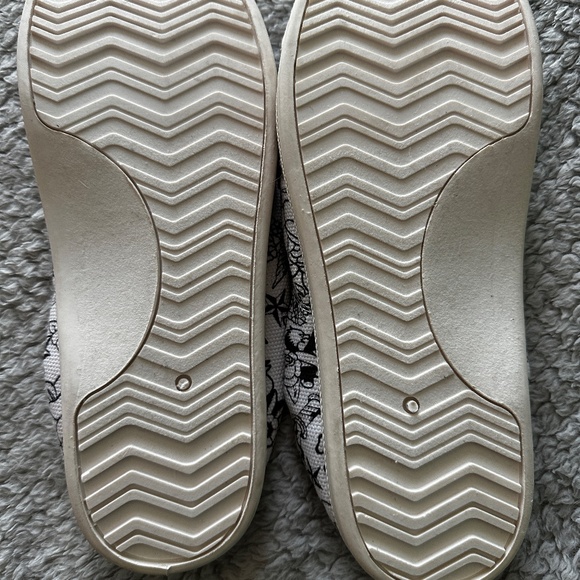 Betsey Johnson White Tattoo Ruched Sneaker (WW) - Size 9W - Picture 5 of 8